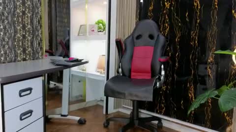 Escarlet online show from 10/21/25, 02:56