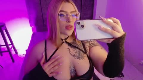 missevans_ online show from 01/15/26, 08:01