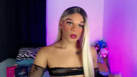 Snapshot of missfer_bigdick chatting on 05/11/26, 06:05 Fer online show from 05/11/26, 06:05