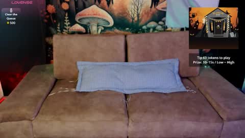 Luna online show from 10/14/25, 07:31