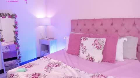 Melany Hiller online show from 11/05/25, 02:44