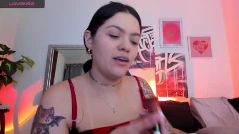 Snapshot of misshuntt3rs chatting on 02/09/25, 02:28 Annie online show from 02/09/25, 02:28