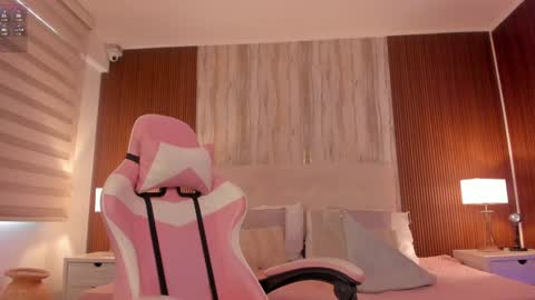 Bella Castillo online show from 12/27/24, 02:54