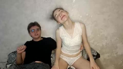 Ashley and Alex online show from 12/01/25, 09:36