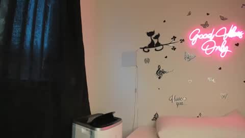 Snapshot of misskarinahilton chatting on 09/20/25, 06:20 MissKarinaHilton online show from 09/20/25, 06:20