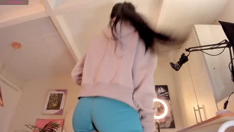 Ania online show from 01/18/25, 01:08