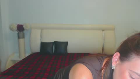 Khloe online show from 09/27/25, 02:27