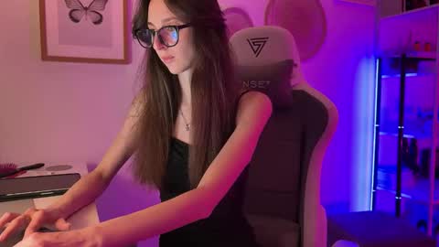 misslalii online show from 04/02/26, 07:22