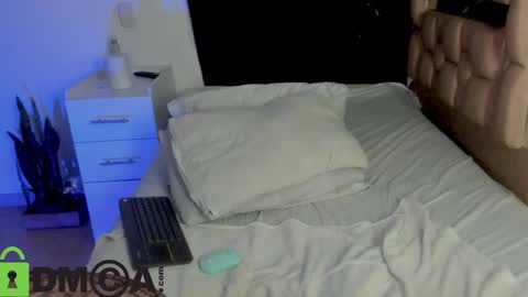 Lucye Robbie online show from 01/05/25, 07:49