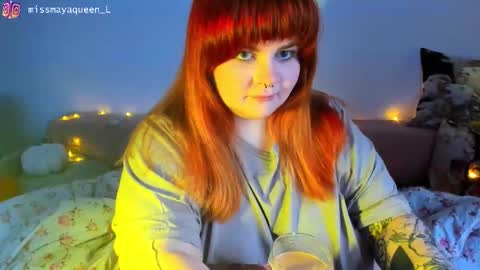 Snapshot of missmayaqueen chatting on 11/17/25, 11:27 Maya online show from 11/17/25, 11:27