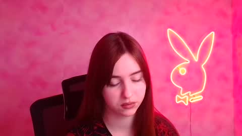 Mia online show from 11/18/25, 07:07