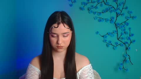 Mia online show from 04/10/26, 10:36