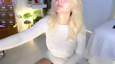 Snapshot of missmiamor chatting on 09/20/25, 09:21 Mia online show from 09/20/25, 09:21