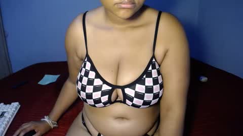 mimmi online show from 01/29/25, 02:21