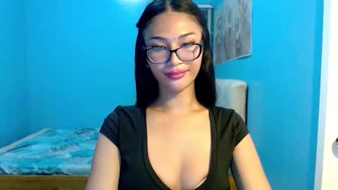 missminervaa online show from 05/19/26, 08:26
