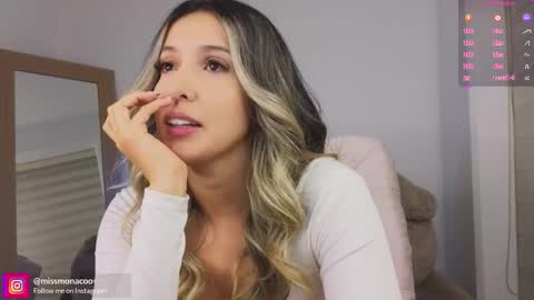 Emma Rivera online show from 10/31/25, 01:06