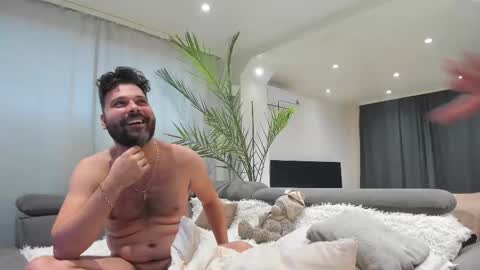 Jennifer  Johnny online show from 11/05/25, 01:44