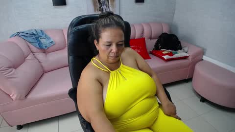 Snapshot of misspenelopenipples chatting on 01/11/25, 04:03 Penelope online show from 01/11/25, 04:03