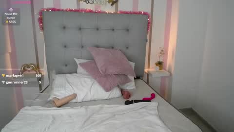 Snapshot of misspenelopenipples chatting on 02/26/25, 01:53 Penelope online show from 02/26/25, 01:53