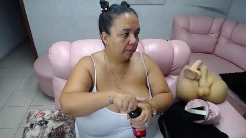 Snapshot of misspenelopenipples chatting on 11/12/25, 11:54 Penelope online show from 11/12/25, 11:54