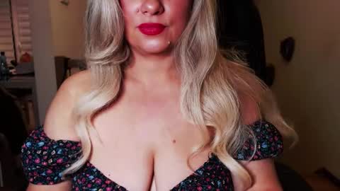 Snapshot of missqueen1416 chatting on 03/12/25, 09:45 Missqueen1416 online show from 03/12/25, 09:45