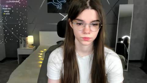 Snapshot of misss_evelyne chatting on 12/18/25, 01:44 misss_evelyne online show from 12/18/25, 01:44