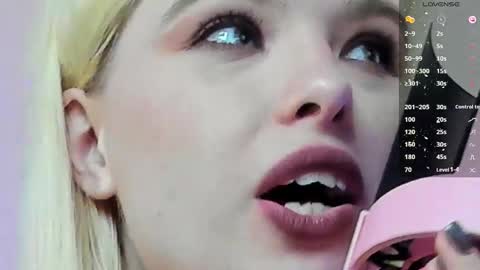 Snapshot of missslola chatting on 01/31/25, 04:27 Misss Lola Angel online show from 01/31/25, 04:27