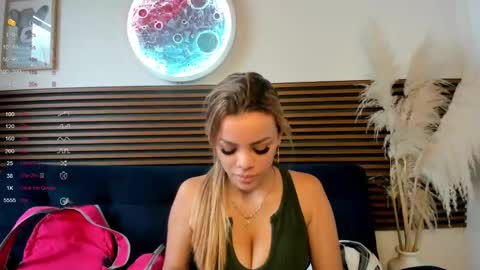 missvalery1 online show from 12/04/24, 08:18