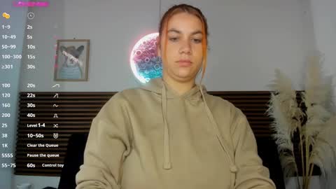 missvalery1 online show from 01/22/25, 12:27