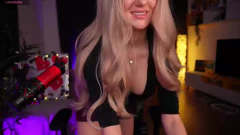 Snapshot of misswiney chatting on 02/23/25, 04:46 Winey online show from 02/23/25, 04:46