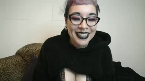 Missy Dee online show from 12/11/24, 06:36