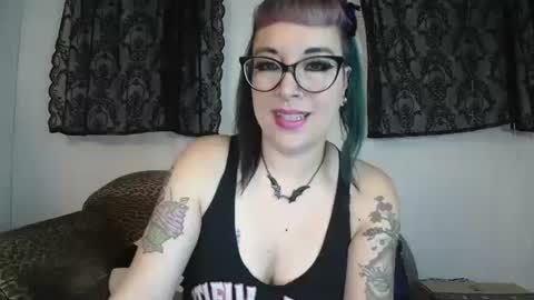 Missy Dee online show from 11/26/25, 09:10