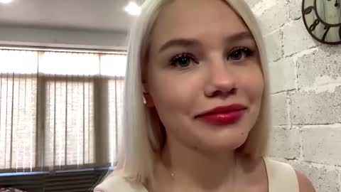 Snapshot of mist1k chatting on 11/27/25, 12:07 Stella online show from 11/27/25, 12:07