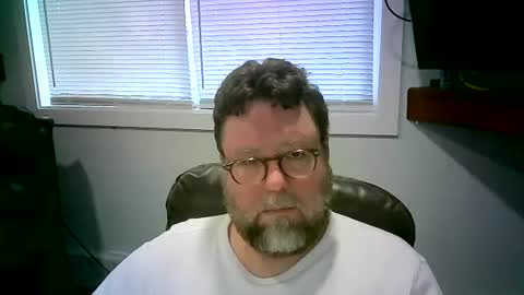 Snapshot of mister_happy567 chatting on 02/13/25, 12:24 Mr. Happy online show from 02/13/25, 12:24