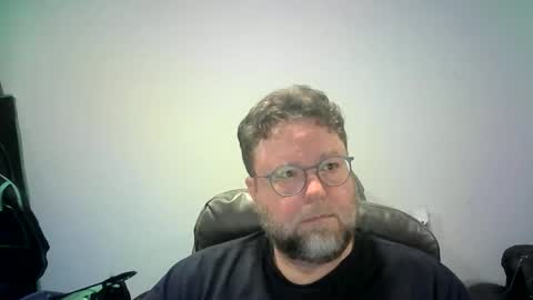 Snapshot of mister_happy567 chatting on 10/30/25, 05:20 Mr. Happy online show from 10/30/25, 05:20