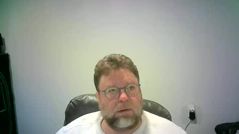 Snapshot of mister_happy567 chatting on 11/04/25, 06:23 Mr. Happy online show from 11/04/25, 06:23