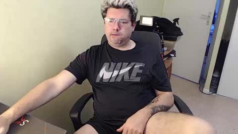 Snapshot of mistercoeur1 chatting on 01/11/25, 08:11 mistercoeur online show from 01/11/25, 08:11