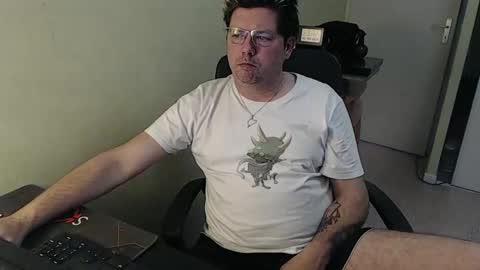 Snapshot of mistercoeur1 chatting on 01/16/25, 03:35 mistercoeur online show from 01/16/25, 03:35