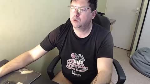 Snapshot of mistercoeur1 chatting on 02/12/25, 08:06 mistercoeur online show from 02/12/25, 08:06