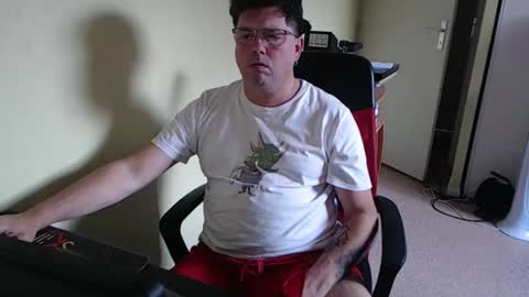 Snapshot of mistercoeur1 chatting on 11/04/25, 04:06 mistercoeur online show from 11/04/25, 04:06