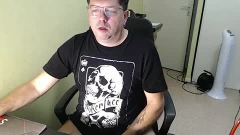 Snapshot of mistercoeur1 chatting on 11/12/25, 08:37 mistercoeur online show from 11/12/25, 08:37