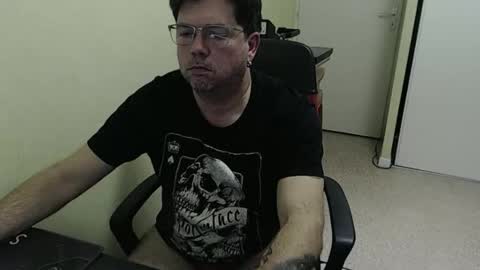 Snapshot of mistercoeur1 chatting on 11/25/25, 10:10 mistercoeur online show from 11/25/25, 10:10