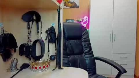 Mistress Kristi online show from 05/05/26, 06:27