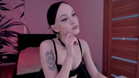 Mistress Mia online show from 02/04/25, 12:00