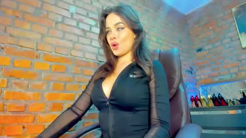 mistress_milana_ online show from 11/16/25, 10:21