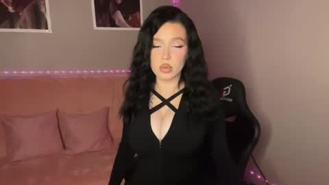 Snapshot of mistress_of_hearts chatting on 10/10/25, 07:57 Mia online show from 10/10/25, 07:57