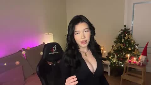 Mia online show from 12/20/25, 07:54