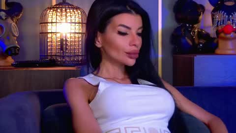 Elenia online show from 05/25/26, 11:49