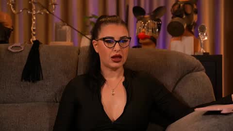 Snapshot of mistresskellykent chatting on 09/11/25, 11:05 Mistress Kelly online show from 09/11/25, 11:05