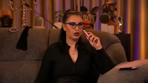 Snapshot of mistresskellykent chatting on 09/20/25, 12:11 Mistress Kelly online show from 09/20/25, 12:11